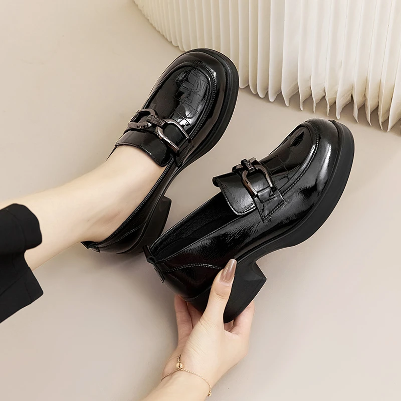 2025秋季新款粗跟浅口单鞋百搭软底厚底黑色软底圆头厚底女鞋