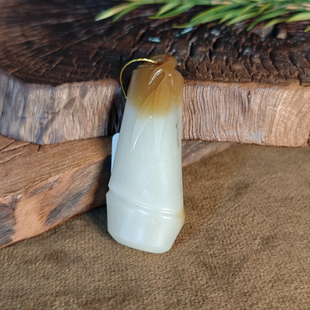 新疆和田玉且末糖白节节高升挂件27.63g