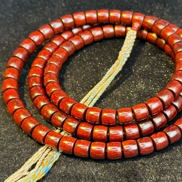 【龙鳞满星】印度小叶紫檀五色线0.9直切多圈手串