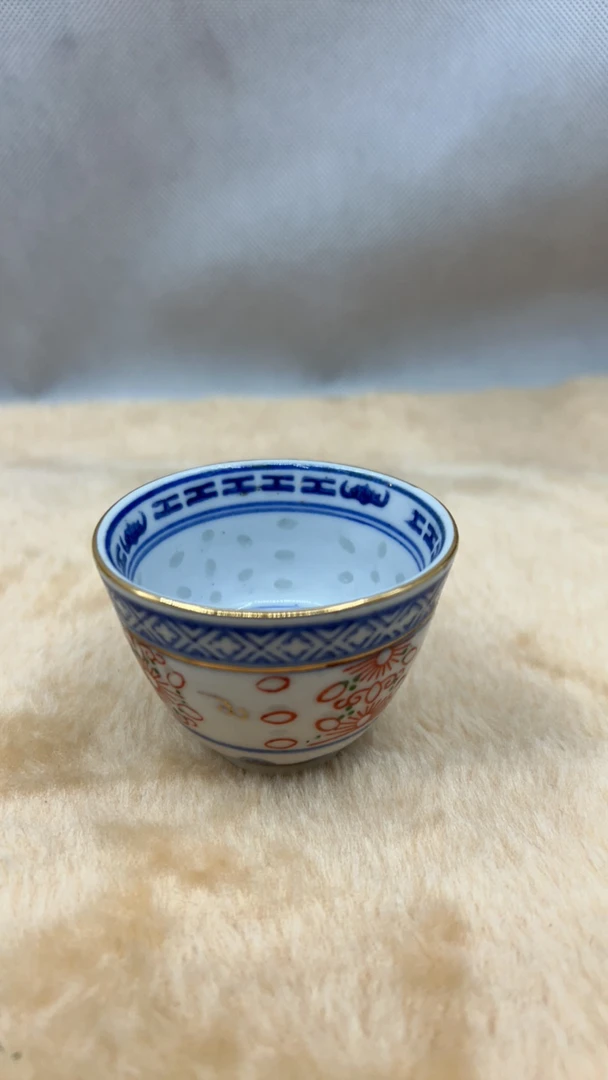 景德镇青花玲珑瓷茶杯，容量50cc，高4.7厘米口径6.2厘米，手工手绘
