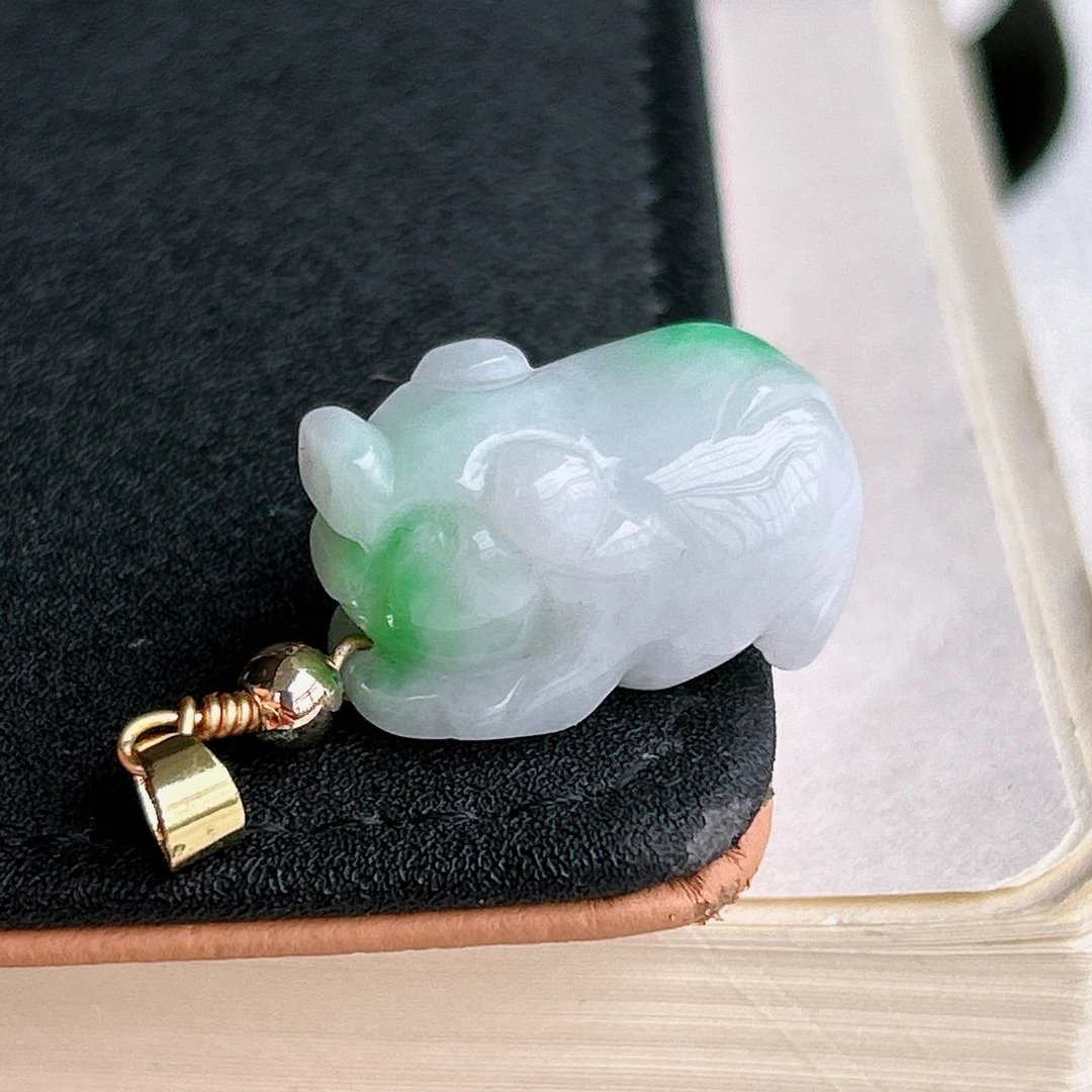 天然A货翡翠十二生肖玉吊坠精雕缅甸老坑糯冰种翡翠猪挂件男女款