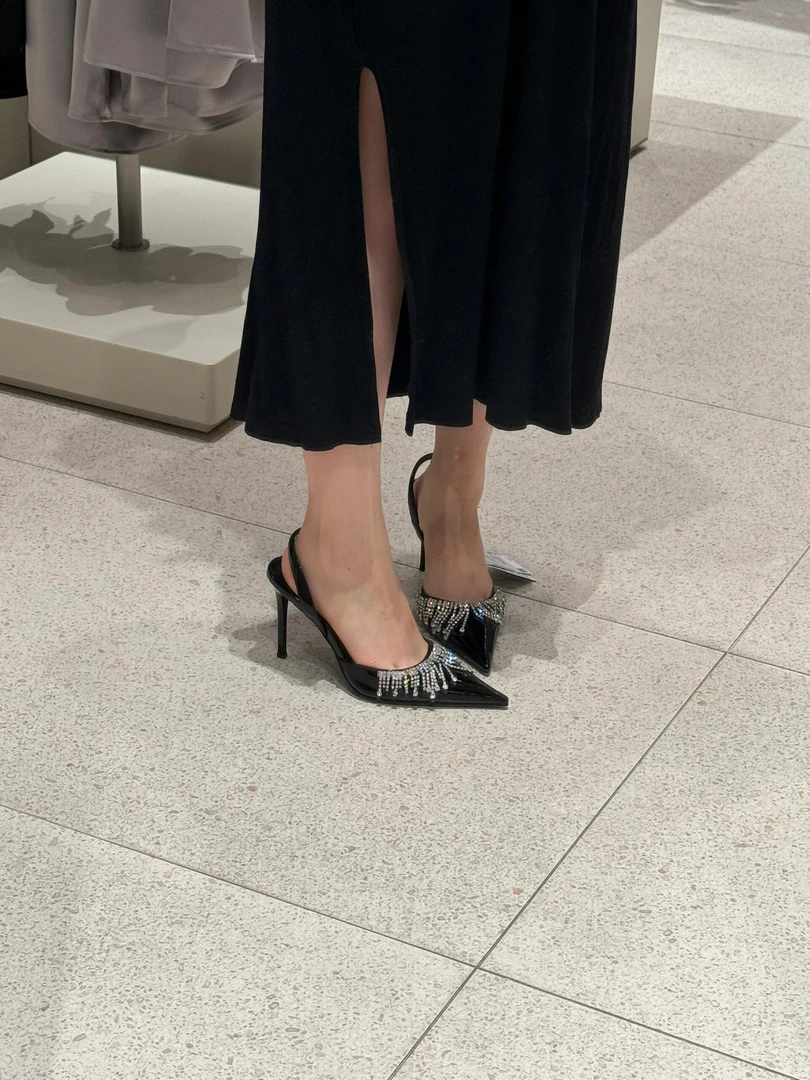 JIUYANG UR水钻尖头高跟鞋2024夏季新款真皮细跟凉鞋约会百搭休闲