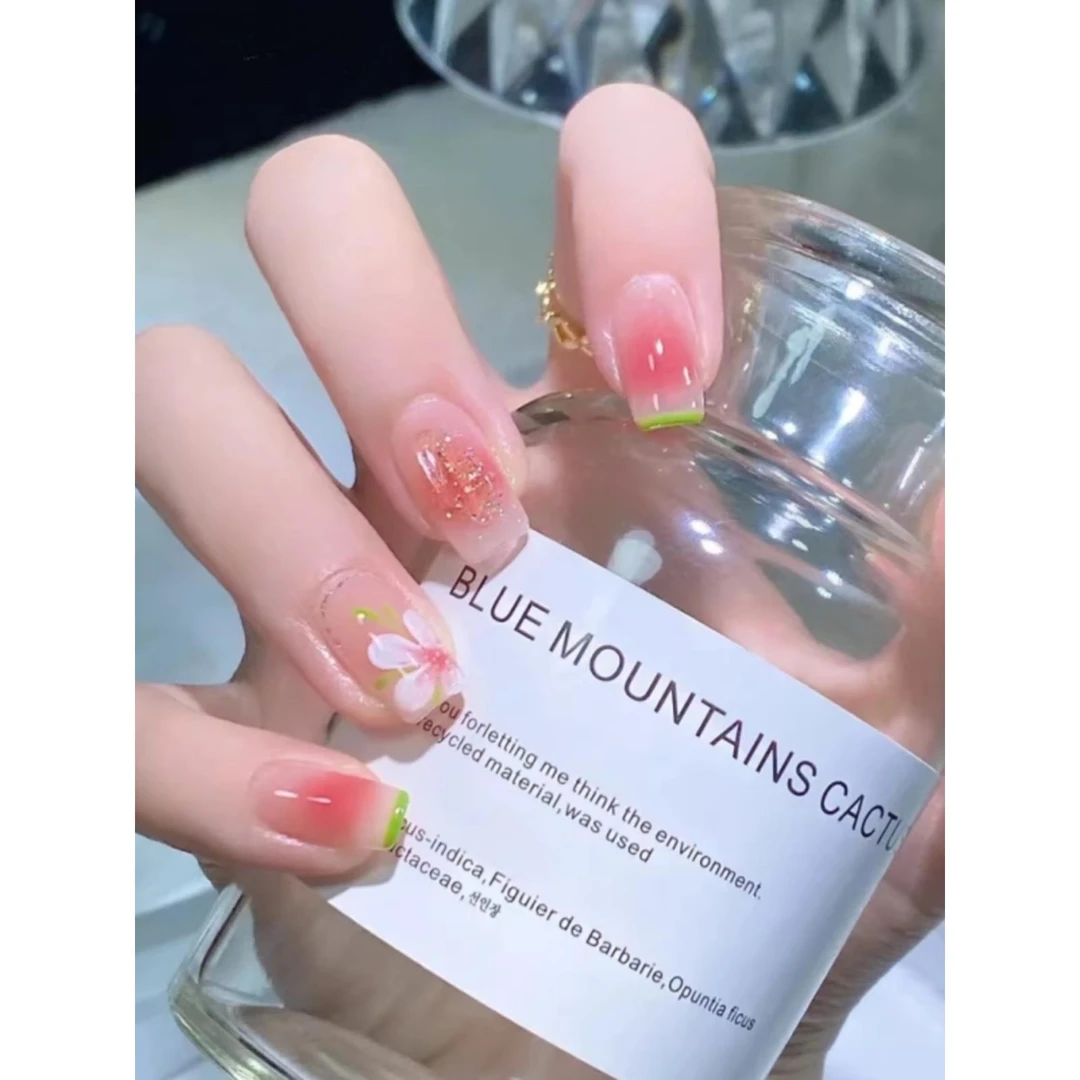 手工美甲 人间山茶花 手绘温柔美甲 法式穿戴甲显白短款