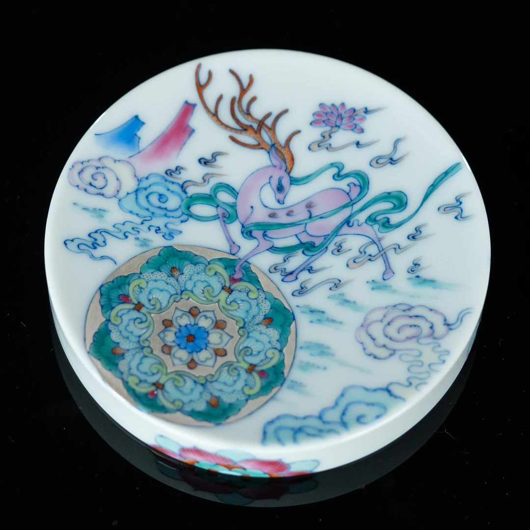 冉月观隐 斗彩九色鹿盖置 直径9cm 瓷器茶周边