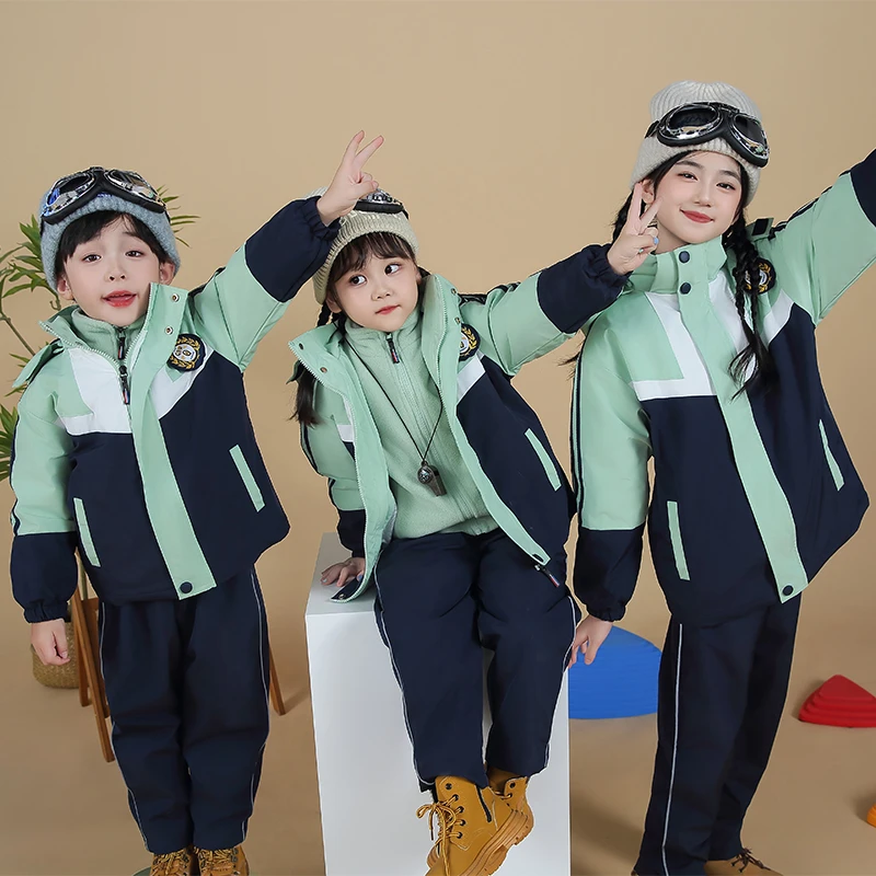 小学生校服春秋装冲锋衣三件套一年级教师班服冬季幼儿园表演服装