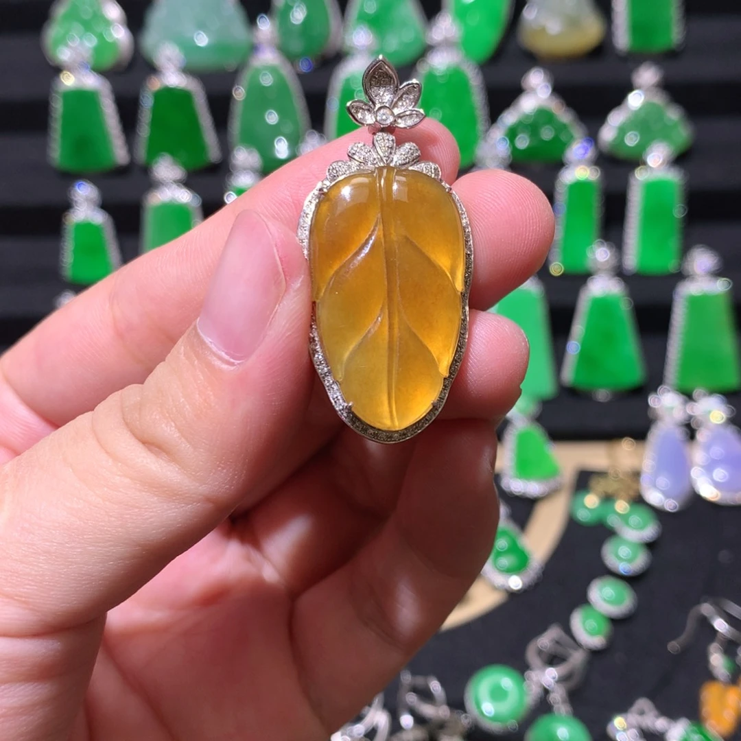 翡翠吊坠(不含链)18K金镶嵌