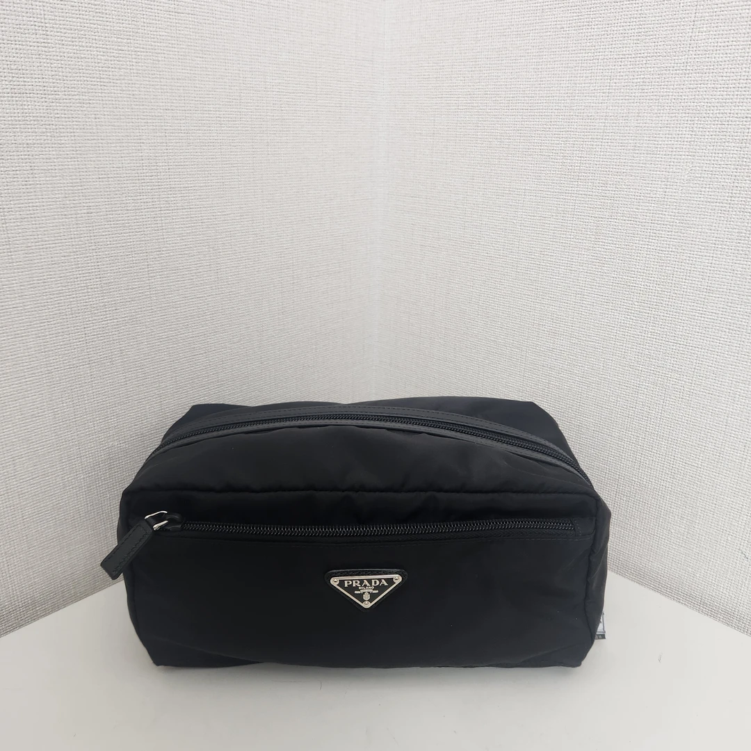 全新未使用 Prada/普拉达 坤 全新尼龙手包