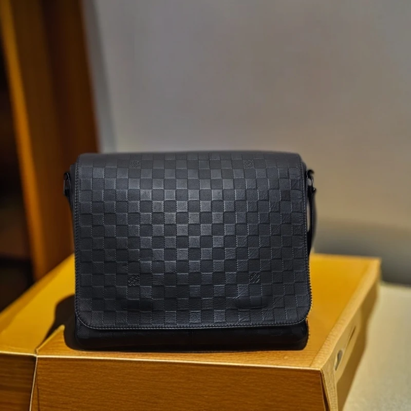 95新 LouisVuitton/路易威登 坤 中号皮棋盘高公价邮差