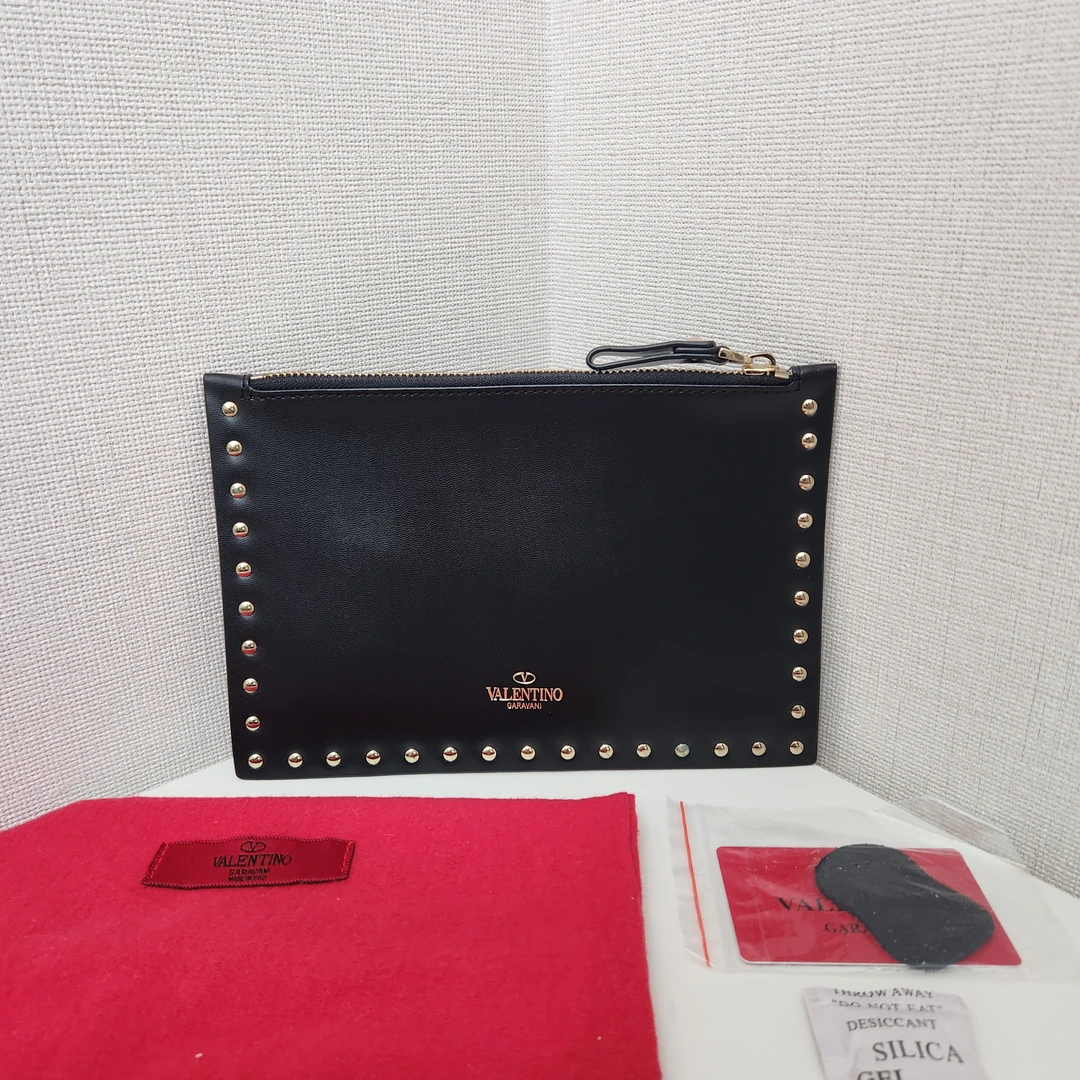 95新 Valentino/华伦天奴 小号铆钉手拿包