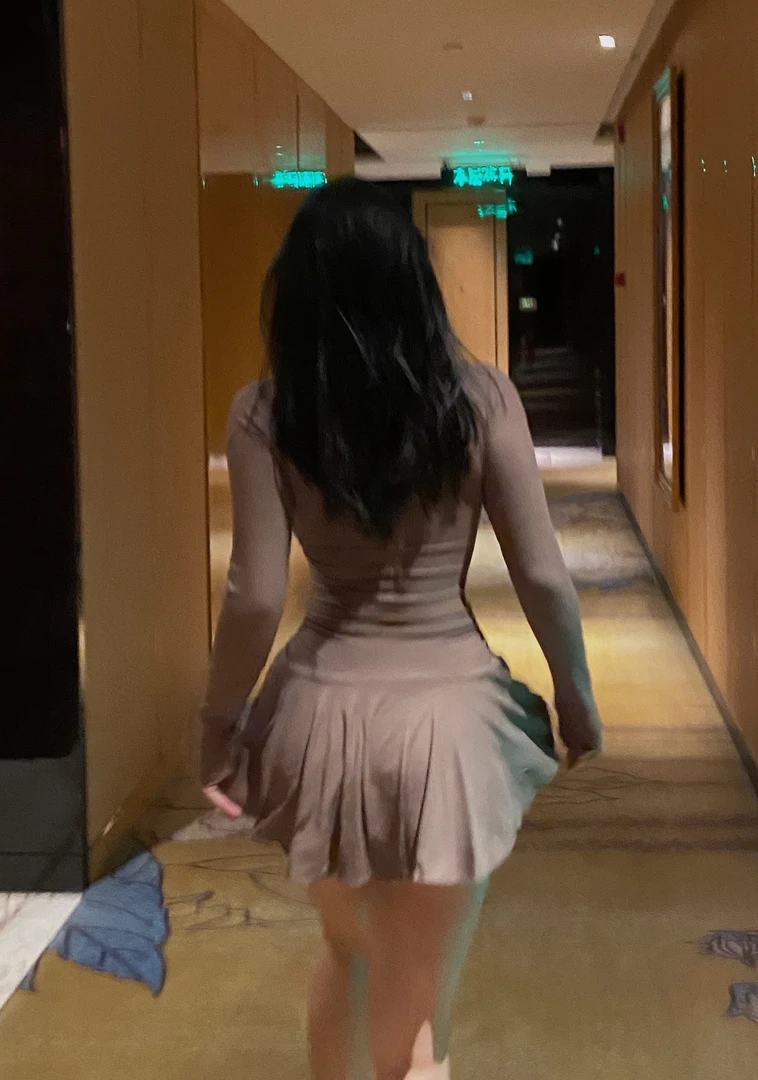 【陈同学专属】“奔跑吧姐妹”方领长袖百褶连衣裙配套自带打底裤