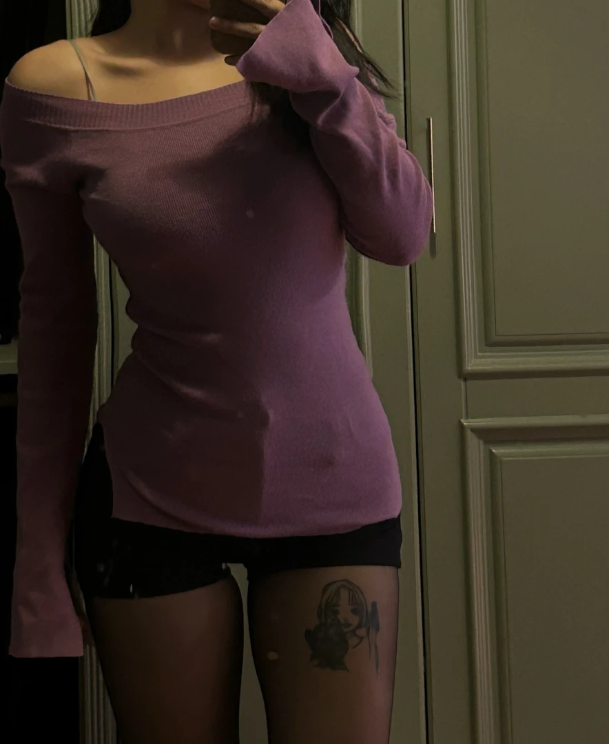 【你伍老板娘】紫色毛衣一字肩。5折清