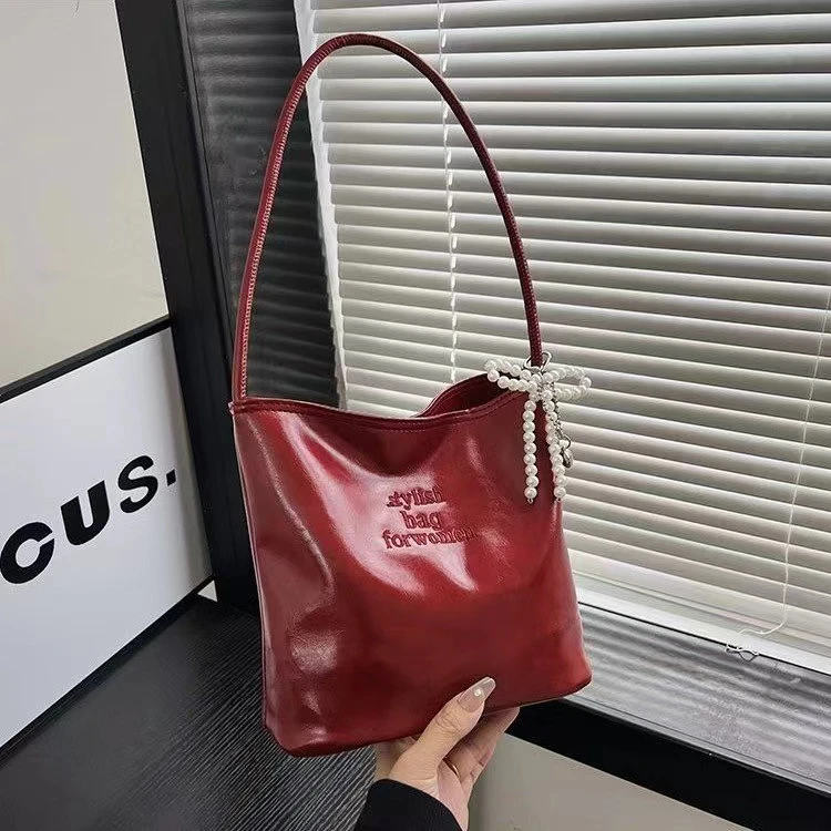 韩国小众手提包2024新款时尚百搭单肩包(四色可选)带挂件A853