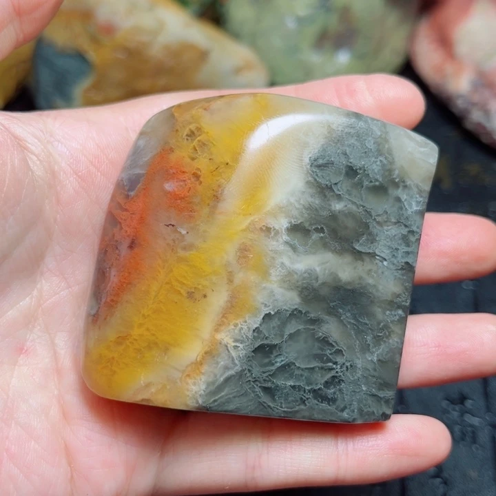 昌化石五彩蛇皮冻