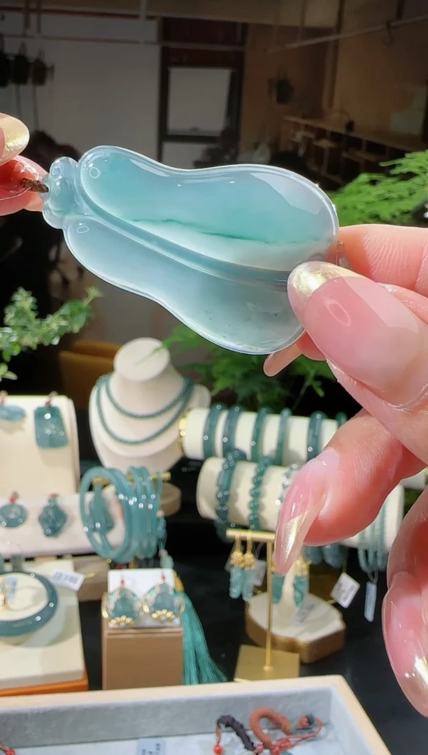 【闪购商品】翡翠吊坠(不含链)未镶嵌福瓜