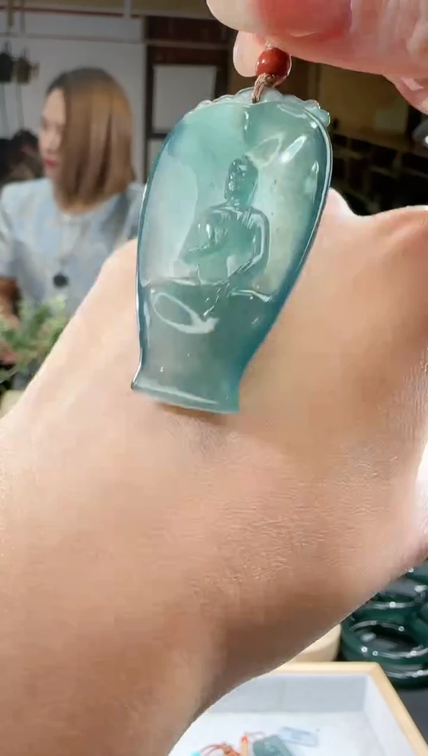 【闪购商品】翡翠吊坠(不含链)未镶嵌佛