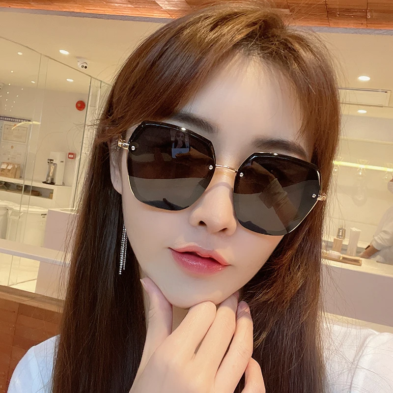 墨镜超轻防紫外线时尚高清减龄气质偏光太阳眼镜女士显瘦