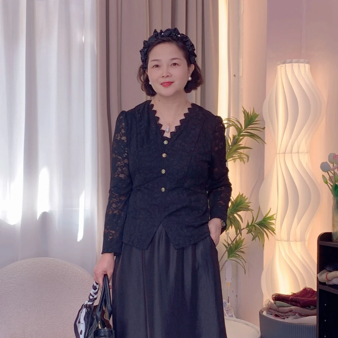 【上衣】新款秋季蕾丝V领长袖花边领轻奢气质设计师显瘦大码女