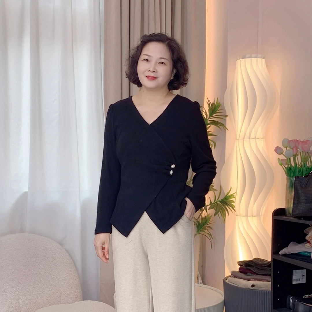 A6【上衣】春夏新款V领交叉设计显瘦遮肉大码女打底衫气质百搭针