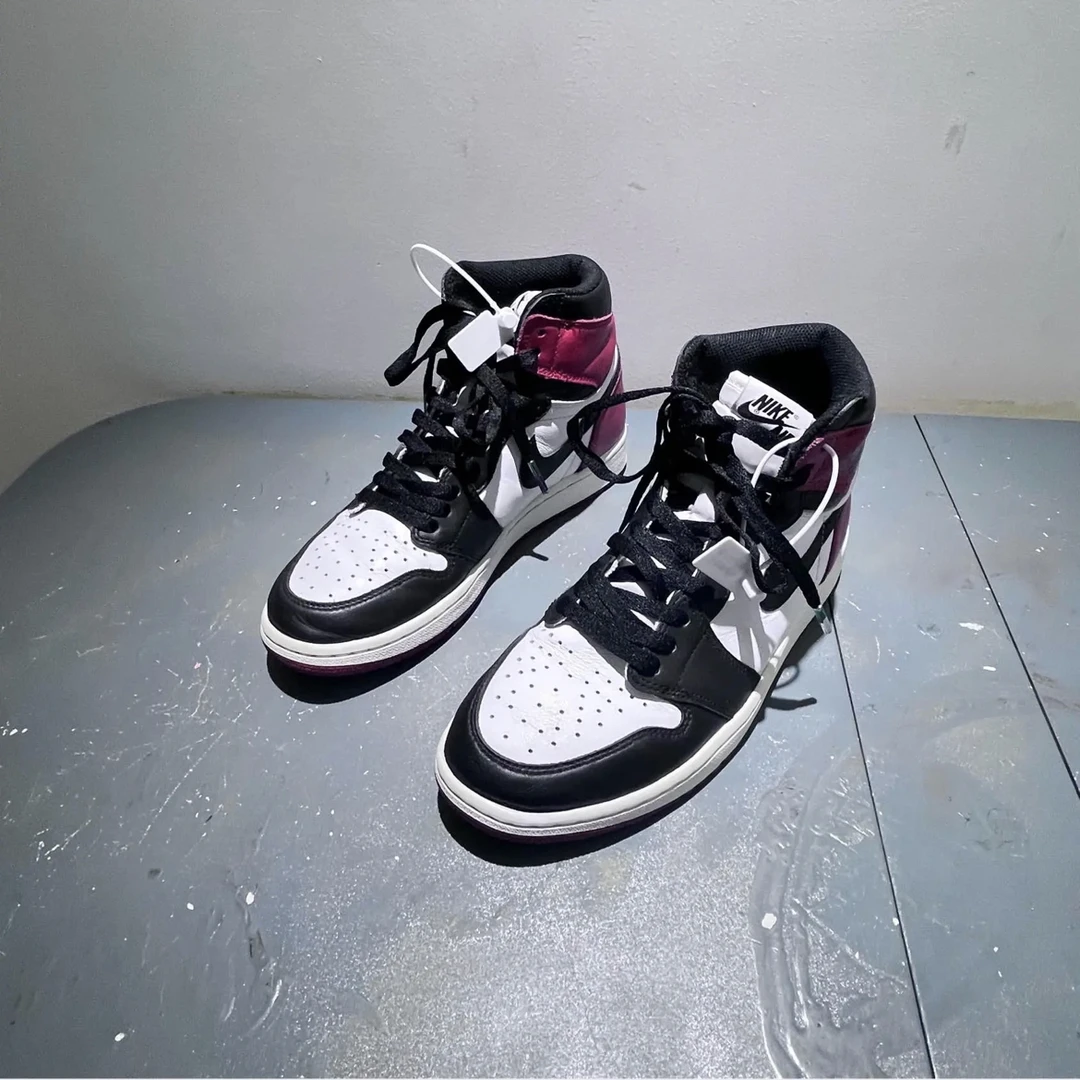 aj1 黑红 黑脚趾 42 成色好，鞋底星星都在