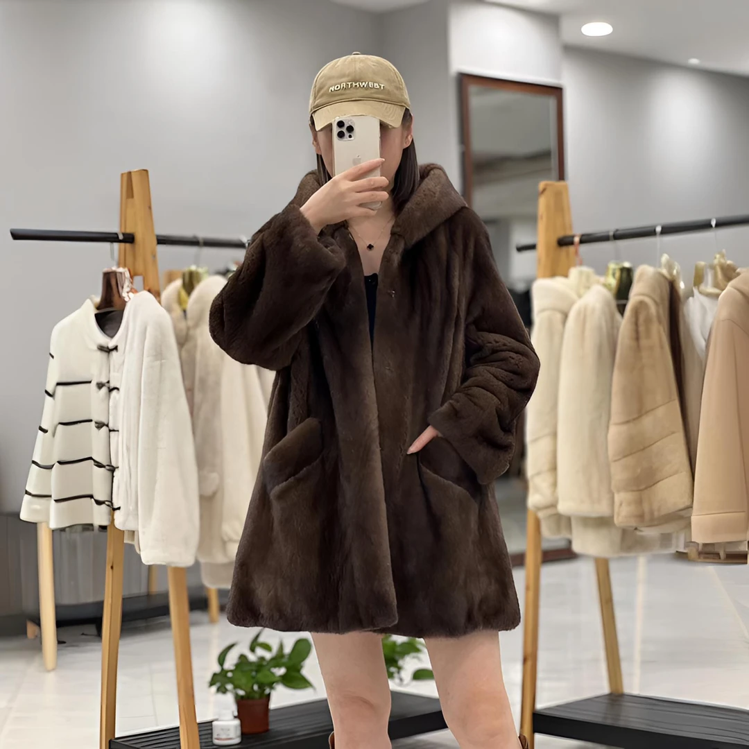 丹麦进口紫金短二天鹅绒水貂毛连帽中长款外套女