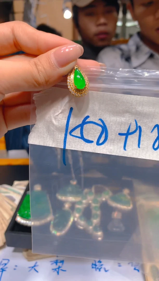 【闪购商品】定制翡翠未镶嵌78定制翡翠-多样性发货【发其一】