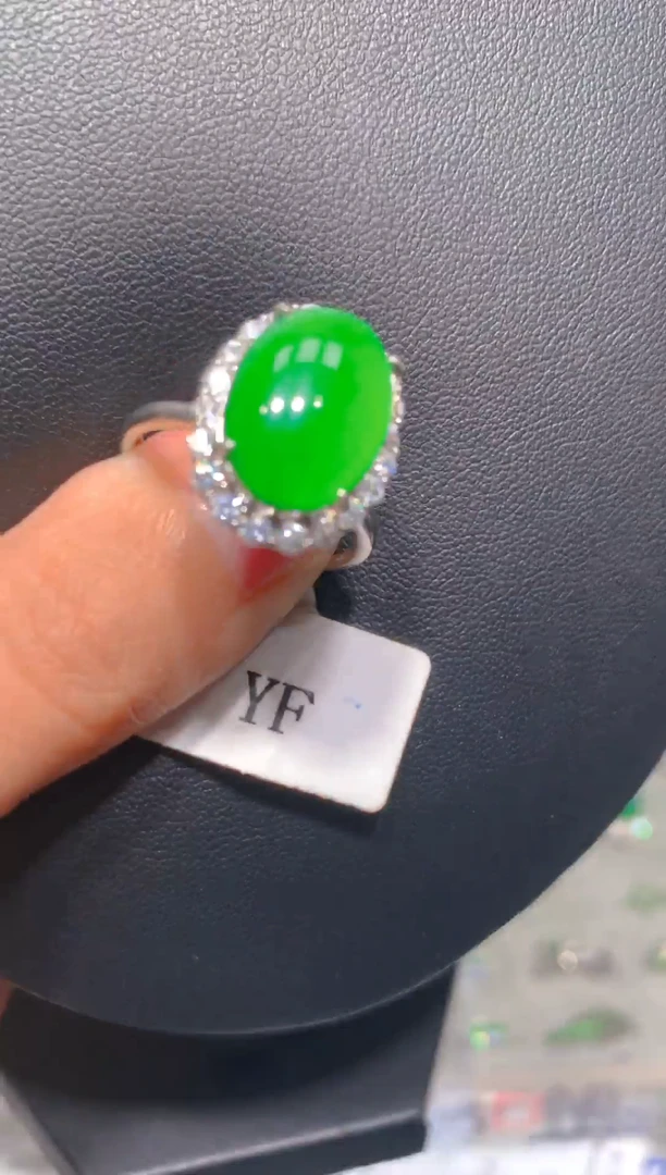 【闪购商品】定制翡翠合金76多样性发货(发其一)