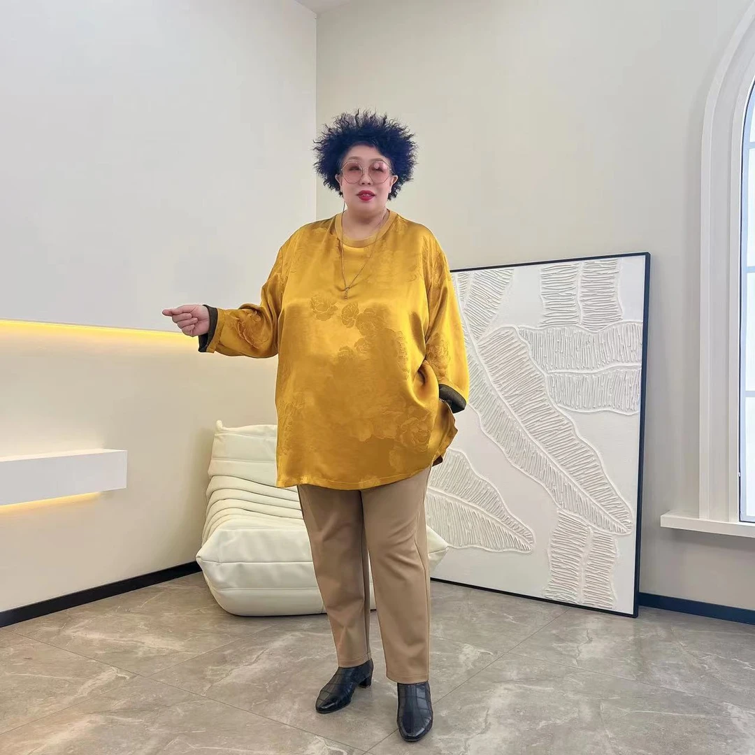 胖姐的时尚大码香云纱小重缎扁机领落肩长袖上衣7399