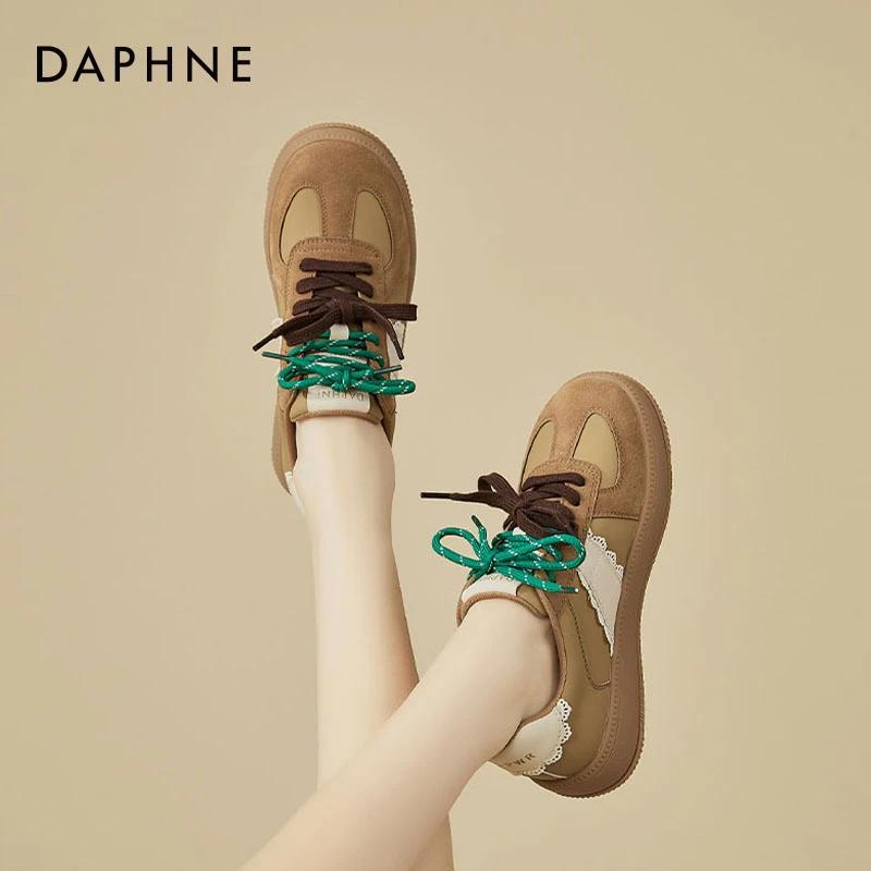 达芙妮女鞋春秋新款平底休闲德训鞋厚底小蛮腰复古运动阿甘小白鞋