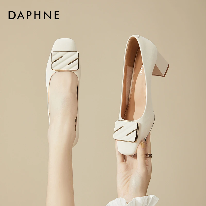 达芙妮方扣粗跟单鞋女鞋子2025年新款爆款白色女士高跟气质皮鞋子