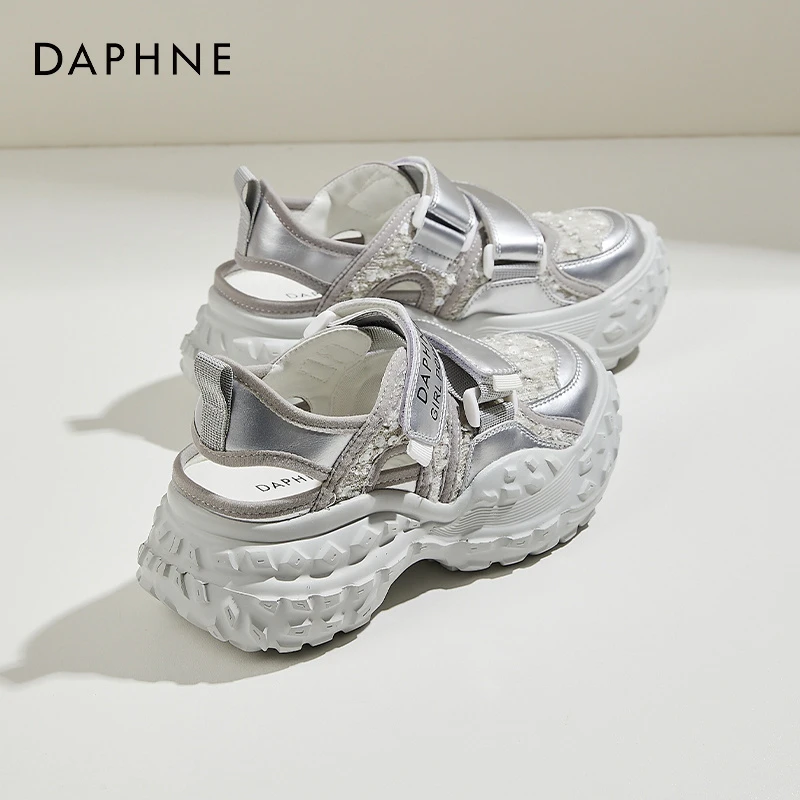 达芙妮女鞋玛丽珍运动凉鞋2025夏季银色镂空透气魔术贴包头凉鞋子