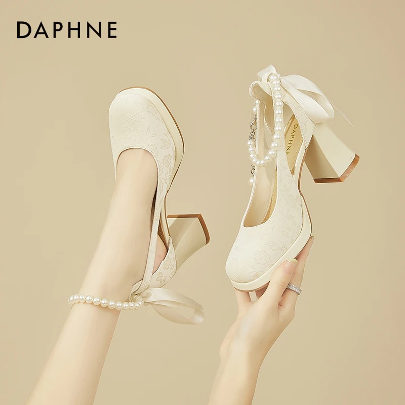 达芙妮白色包头凉鞋女新娘婚鞋增高神器婚礼高跟鞋珍珠玛丽珍女鞋