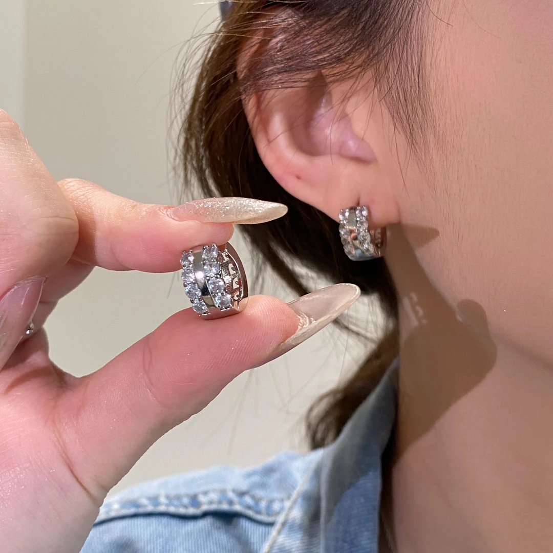 合金耳饰  圈圈耳环小众设计感高级冷性风耳钉女洋气耳饰女高级感