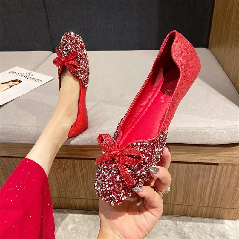 豆豆鞋女方头大码女鞋2025春季新款婚鞋韩版亮片红色平底四季单鞋