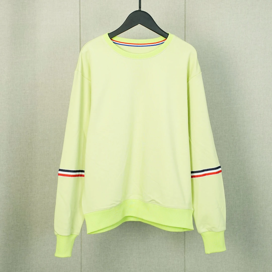 嫩绿色纯棉圆领卫衣