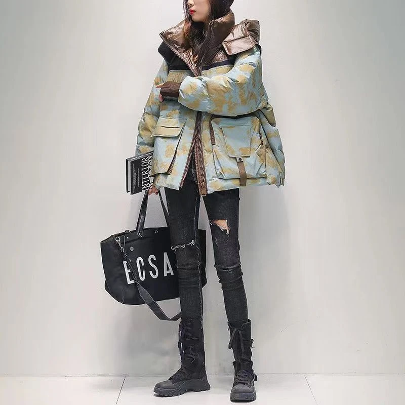 反季新款女士短款羽绒服2023年韩版迷彩工装拼色连帽显小个子洋气