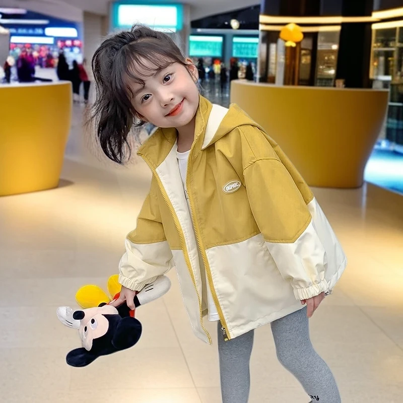 女童外套春秋款2024新款连帽洋气秋装夹克韩版女孩运动网红冲锋衣