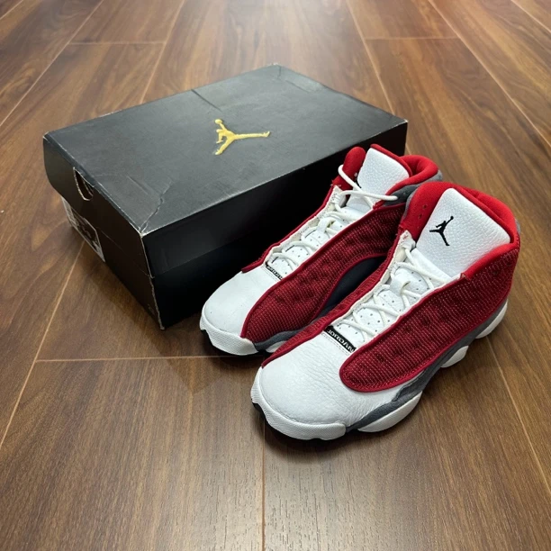 38码/公价999/aj13灰白红篮球鞋/95新/原盒