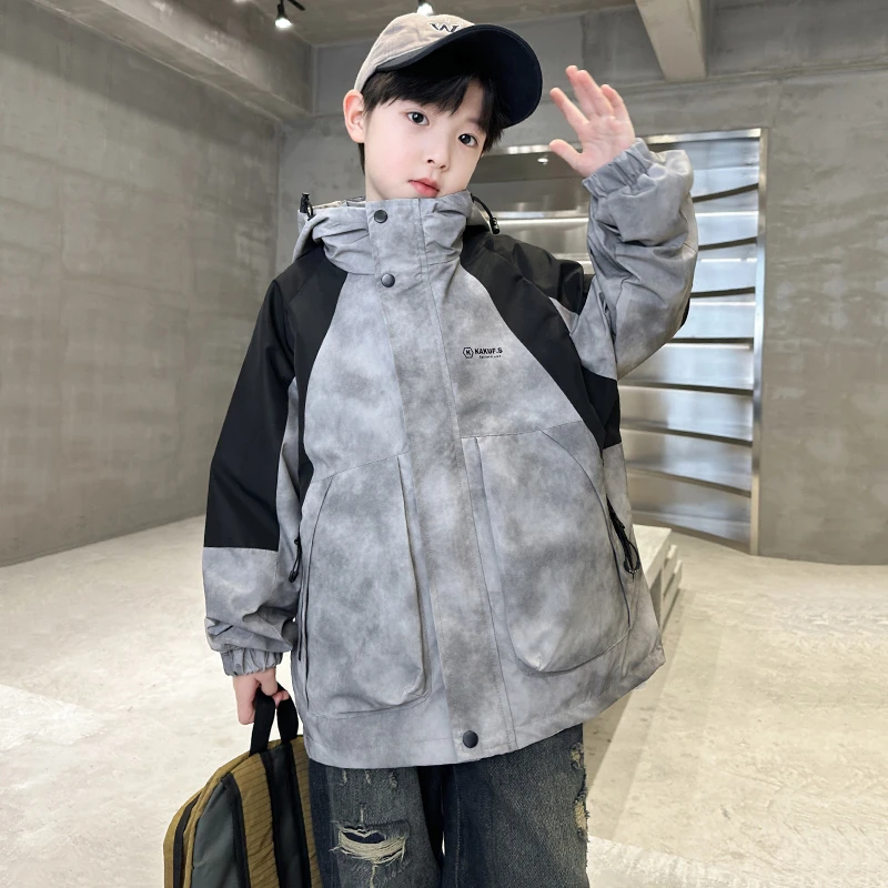 男童外套春秋款2024新款儿童冲锋衣中大童秋季薄风衣男孩酷帅秋装