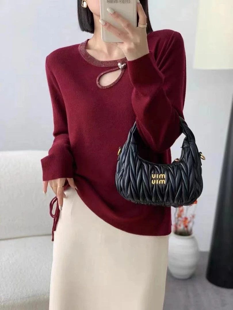 【大润】时尚镂空镶钻针织打底衫