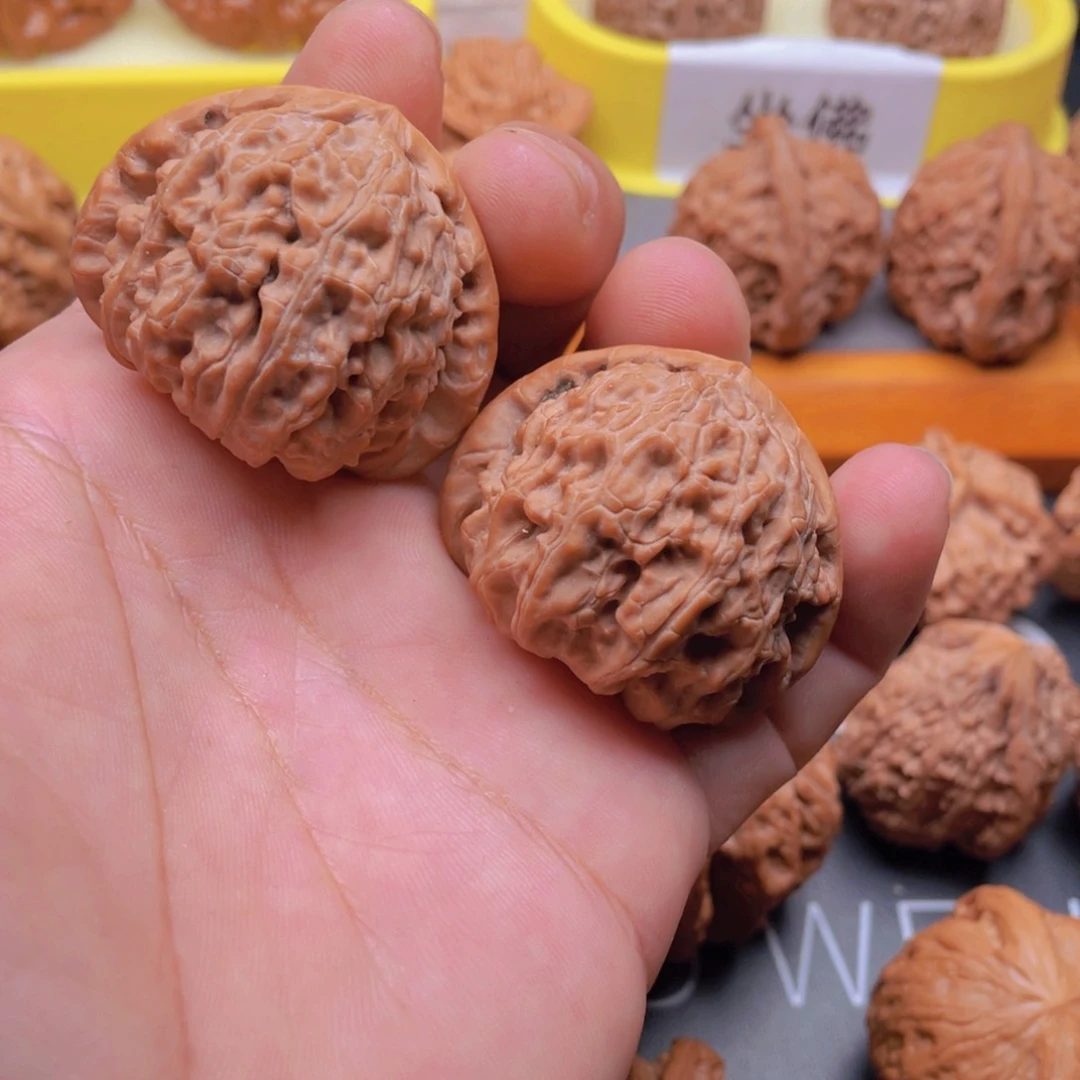 文玩核桃吊坠追**我41三角白