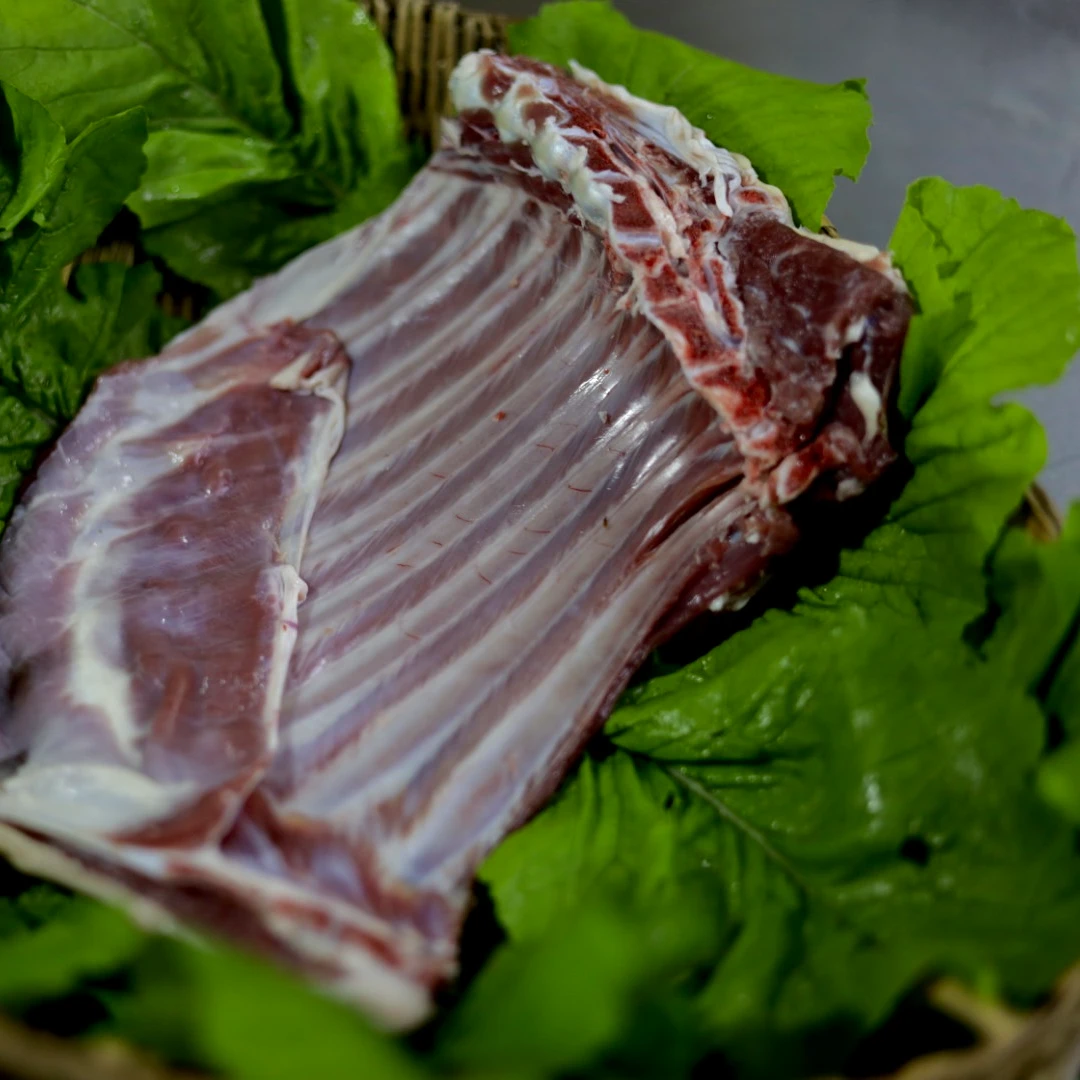 【羊排】现场称重一物一拍：当天新鲜农村散养带皮黑山羊土羊肉