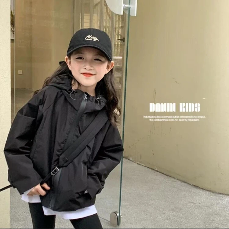 儿童春秋款连帽冲锋衣2024秋季秋冬装新款黑色拉链宽男女宝外套潮