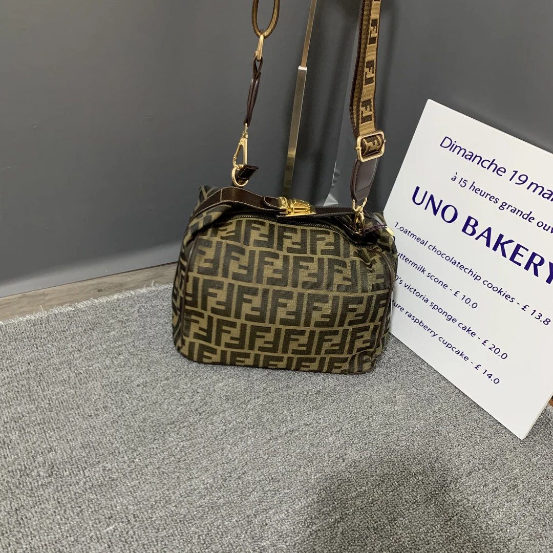 95新 FENDI/芬迪 小怡中古/ 芬迪饭盒包/FENDI手拎包
