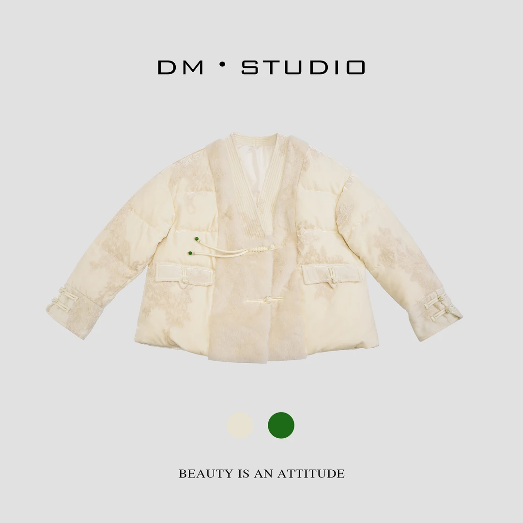 DM•STUDIO/秋冬气质新中式国风拼接水貂真丝丝绒90白鹅绒服（23677