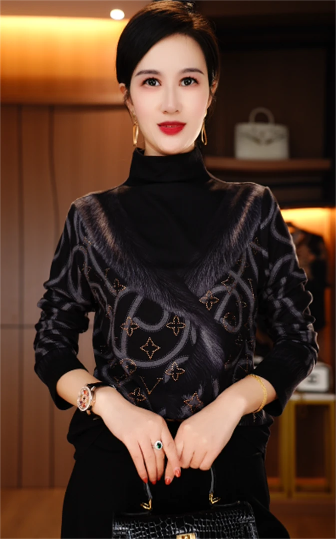 卓曼 新高端印花女显瘦显白百搭减龄气质时尚套头上衣V24M0375