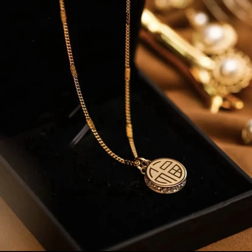 钛钢合成锆石吊坠 福牌项链新款时尚百搭经典国潮锁骨链饰品