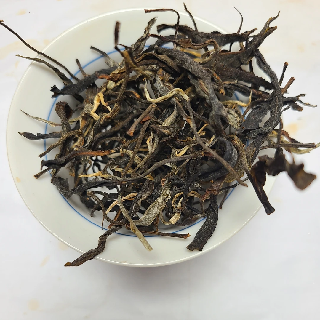 普洱茶临沧产区2023年头春蚌孔山头口粮生茶100克手工杀青古树茶