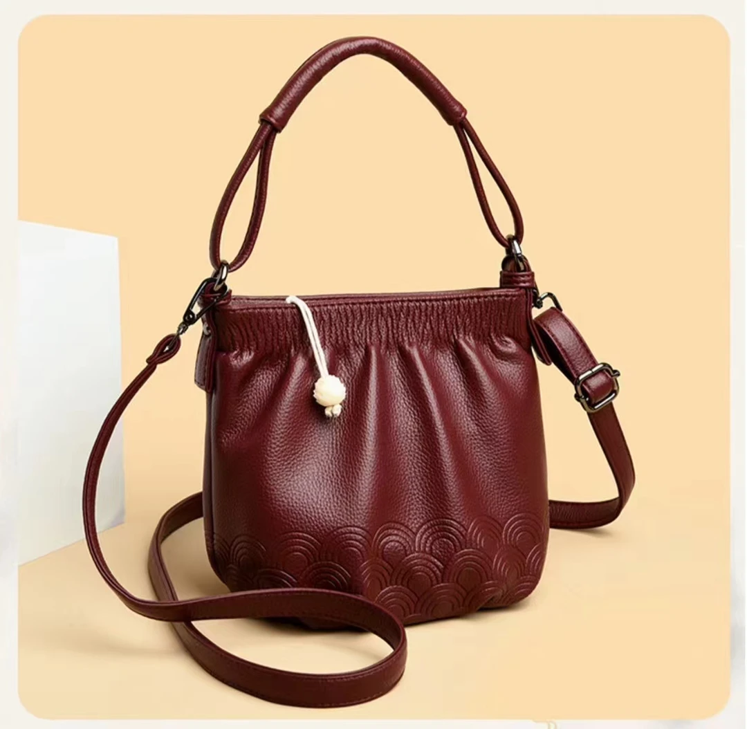 时尚包包酒红花水桶