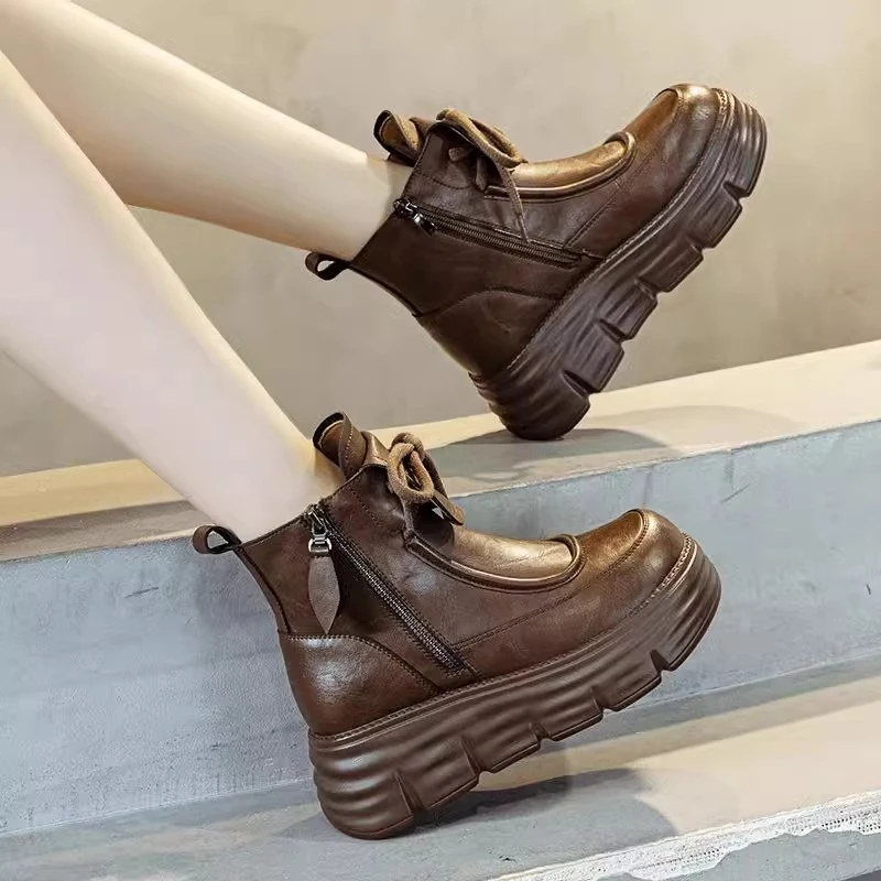 2024年秋冬季新款厚底软皮马丁靴女英伦风圆头短靴加绒保暖棉鞋女