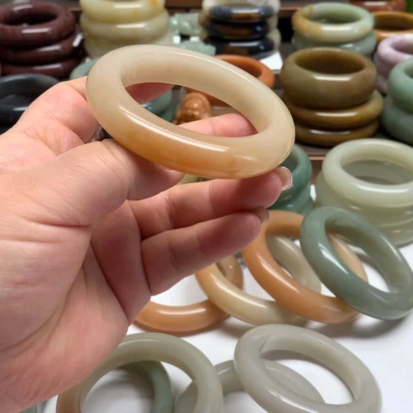 【闪购商品】石英质玉手镯未镶嵌成****果